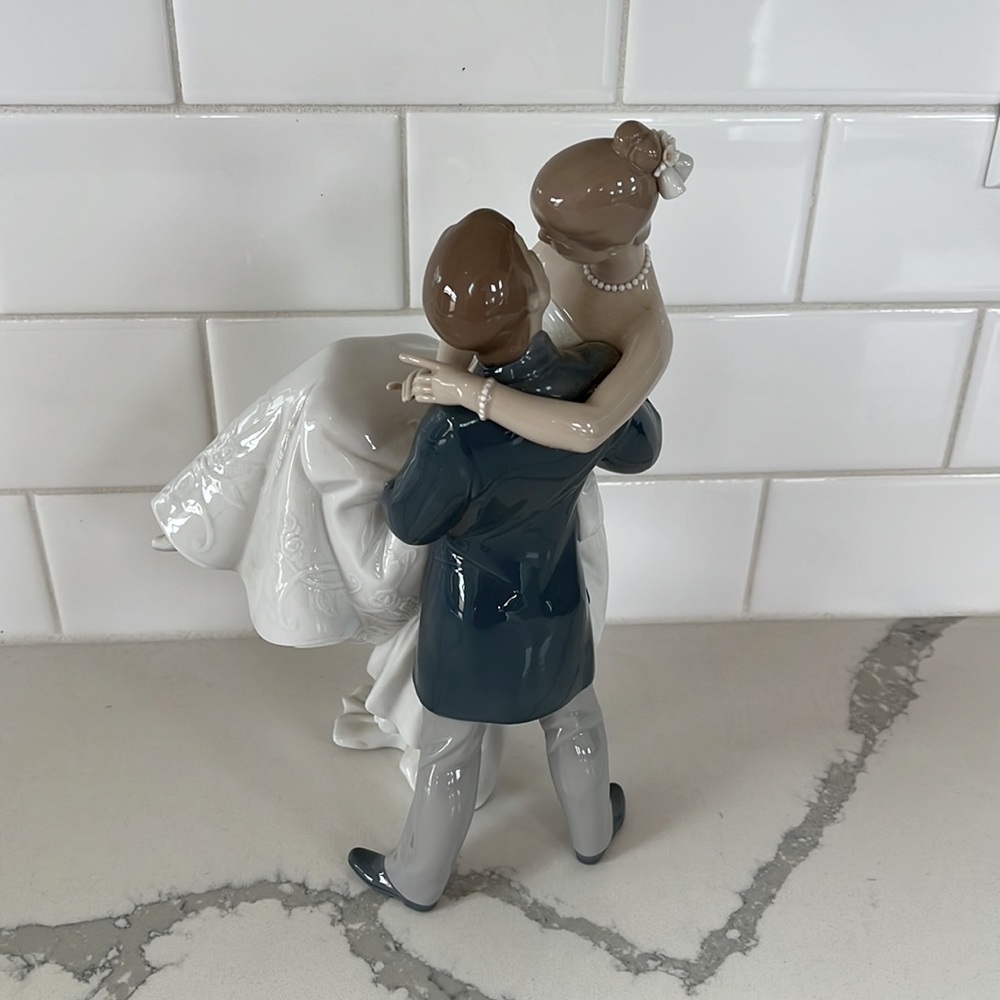 Lladro hand made Spain bride and groom - Picture 4 of 5